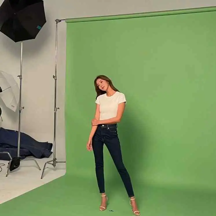 Uee - uee-hot-8.webp